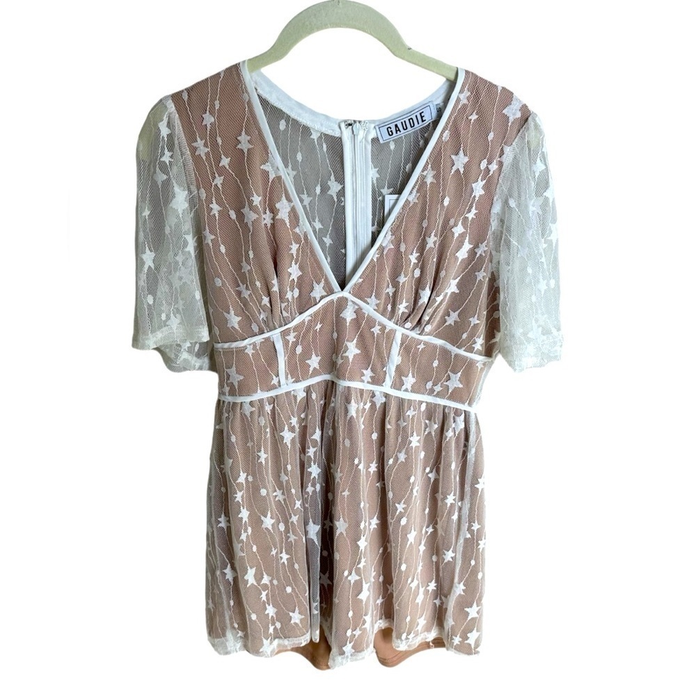 Women’s White Le Lis Lace Lined Star Short Romper Size Small New with Tag